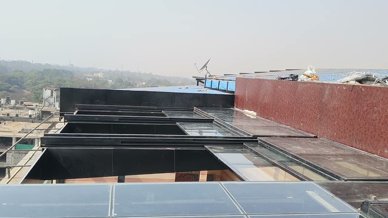 Sliding retractable roof for open sunlight and ventilation 