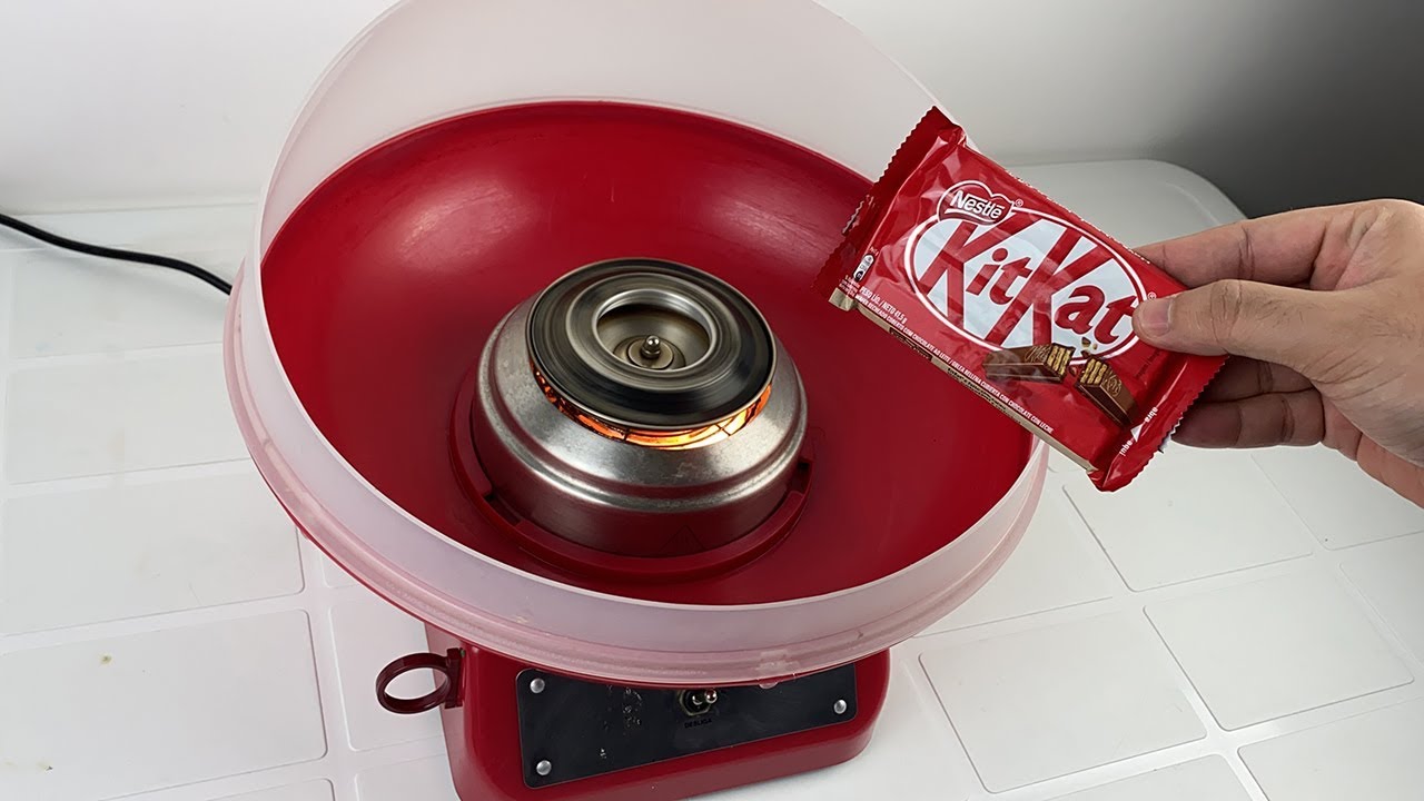 COLOQUEI KIT KAT NA MÁQUINA DE ALGODÃO DOCE E OLHA O QUE VIROU!!