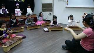 20121217 美育 音樂列車(2) 發表會 (一) (萱萱 4.7Y)