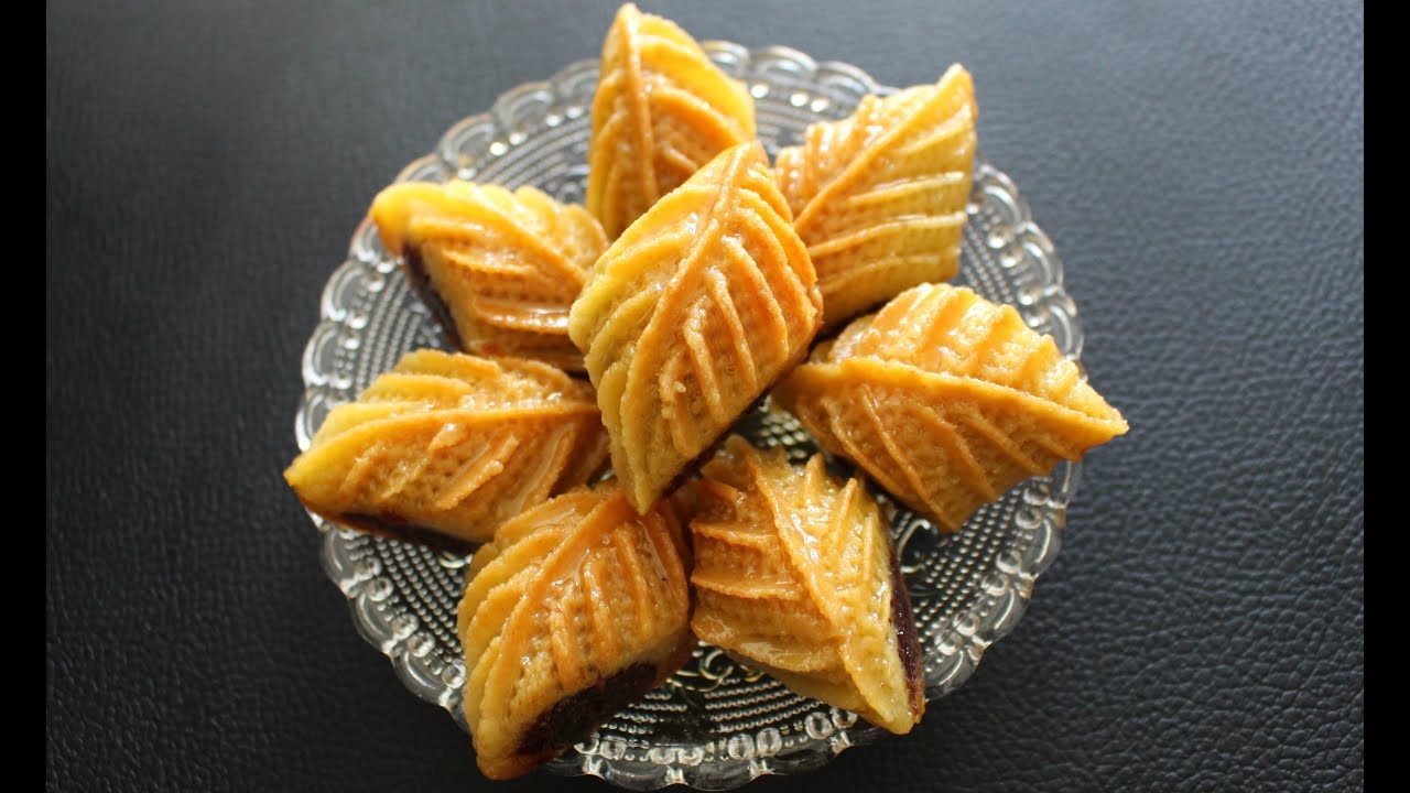 مقروط النقاش بعجينة التمر