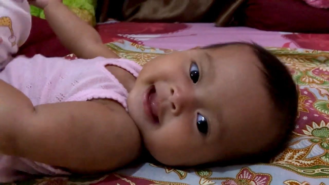 Bayi Lucu Belajar Tengkurap Shindi Umur 5 Bulan Youtube