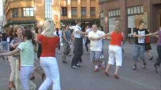 1st Latvian Flash Mob FOLK Dance [Bite dāvana Rīgai] in Riga, August 20, 2009