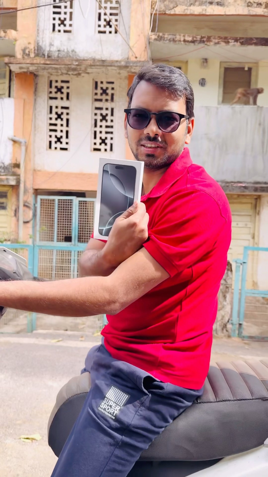 Tooktook maine I phone 16 pro max kitne me kharida ??