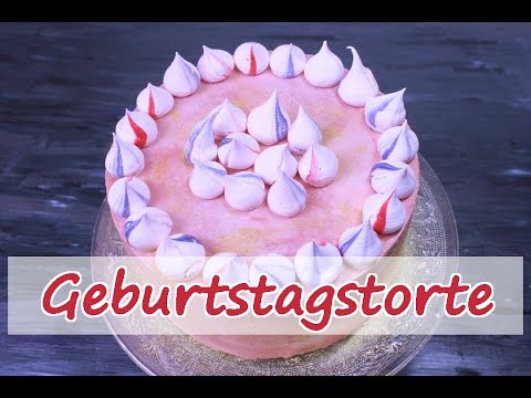 Dieser Christstollen schmeckt nicht nur sehr gut sondern bleibt durch die Zugabe von gepressten Kart. 