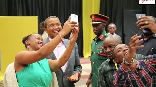 Rais Kikwete alivyopita na selfies za wasanii wakimuaga