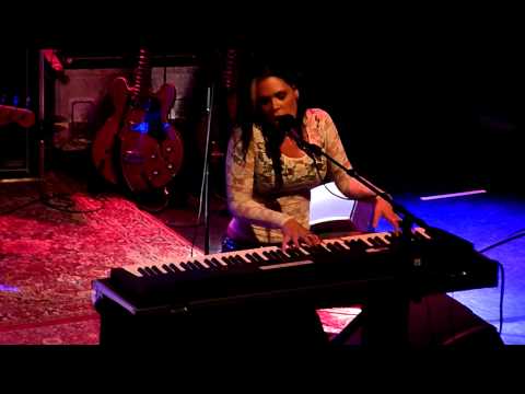 Beth Hart - LA Song LIVE @ Paard van Troje Den Haa...