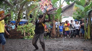 Penonton Ndadi diatemne Caplokan-Jaranan Cluring Tampo
