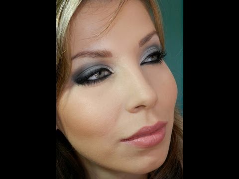 Maquiagem  para o dia com olhos delineados, com Luciane Ferraes