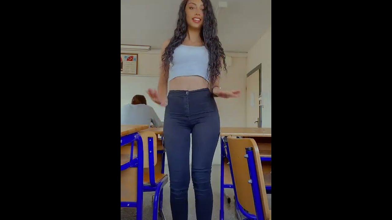Liseli kızdan sınıfta tiktok dans videoları shorts YouTube