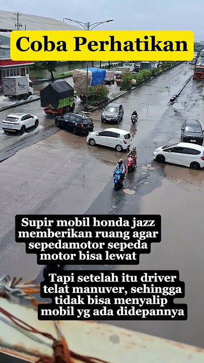 Mobil honda jazz telat manuver mobil yang didepannya #shorts #shortvideo #highway