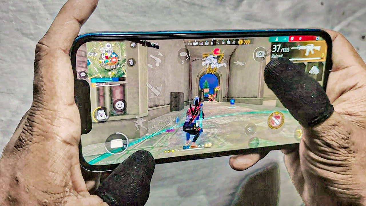 iPhone 13 Handcam 🎮 | BR Ranked Rush Gameplay 🔥 | Free Fire Highlights