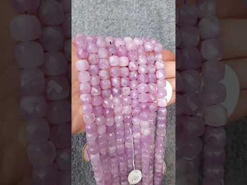 Намистини Лавандовий Аметист натуральний камінь гранований кубик на нитці d-9х9 мм+- L - 38см+-, видео 1