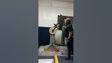DROPPING HEAVY PENDULUM IMPACT MACHINE HAMMER IN PERFORMING TOUGHNESS V-NOTCH TEST ON MOUTON CHARPY