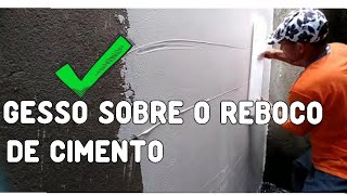 como aplicar gesso liso na parede rebocada