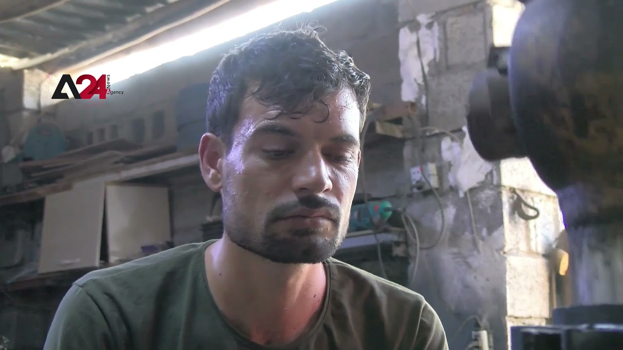 العراق - شاب يصنع السكاكين من قرون الحيوانات في السليمانية