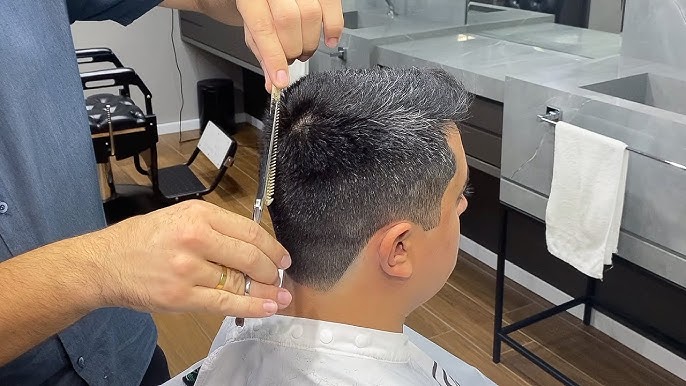 Corte social infantil: apenas na - Sr. Tiago Barber Shop