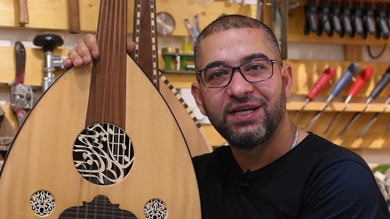 فيديو للاستاذ صانع العود ياسر صالح العواد