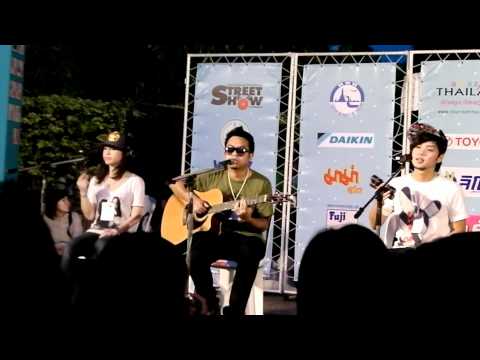 Room39 "จะเก็บเธออยู่ในใจเสมอ" @ Street Show 12/12/2010