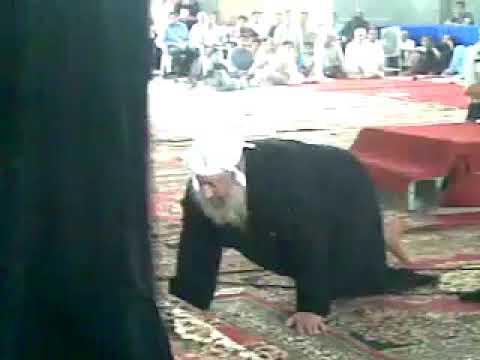 ابونا فانوس الانبا بولا ولحظة دخولة الكنيسة في اسبوع الالم