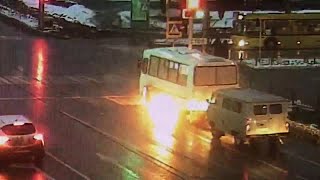 "Столица С" публикует видео начала пожара в автобусе ПАЗ