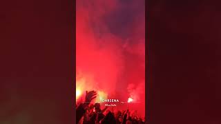 ambiance rouge et bleu ultras psg fans va91 sur la place de la cathédrale milano