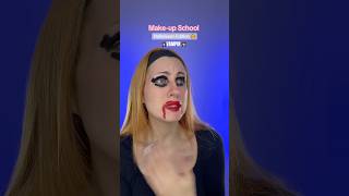 Bitte setzen, Caro läutet die nächste Make-up Stunde ein 🧛🏻‍♀️🏫💞