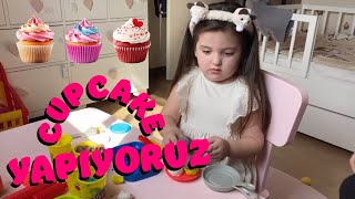 Oyun Hamurlarından Cupcake yapıyoruz