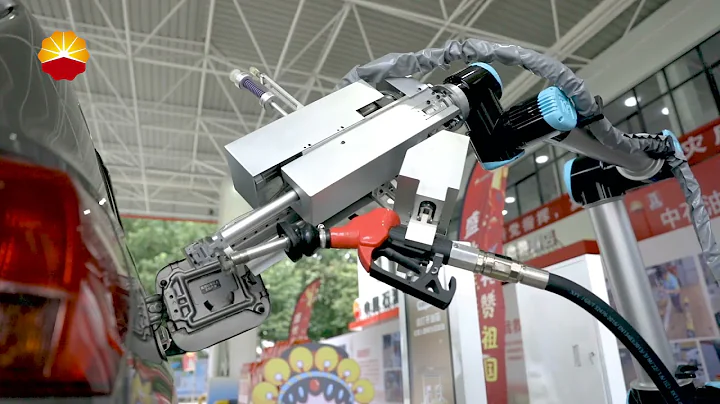 China's first refueling robot goes live at CNPC gas station in Zhengzhou - DayDayNews