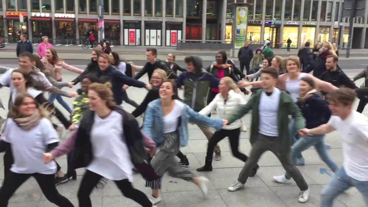 Artevelde & dab Students #Flashmob -  Biodanza World Day  2017 - Evandro