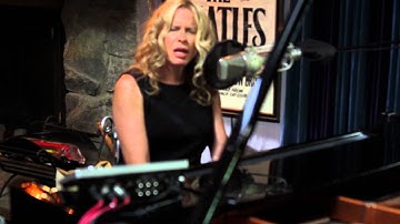 Apogee Quartet - Professional Recording with Vonda Shepard at Home on MacBook Pro