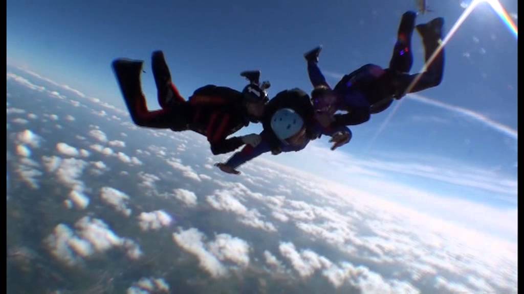 premier saut en parachute YouTube