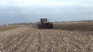 Versatile 550 Tractor pulling a Case IH 870 disc ripper in Illinois