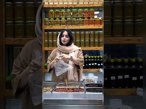 این مدل غافلگیری کردن رو فقط تو این مغازه دیدم مشتری بیچاره فکر کرد اومده ترشی بخره