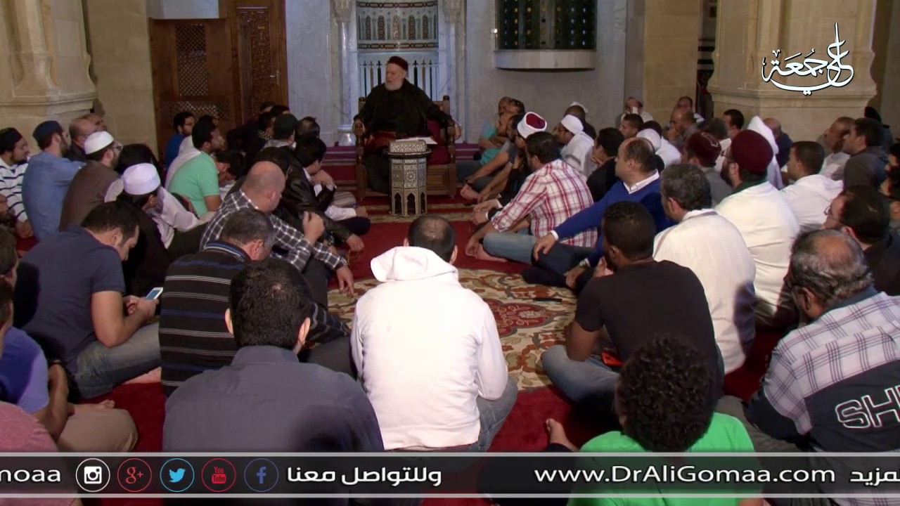 اشتغل بمطعم يقدم الخمور في بلد أجنبي ولا أجد عمل غيره فماذا افعل؟ | أ.د علي جمعة