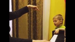 Маленький Платоша учится петь