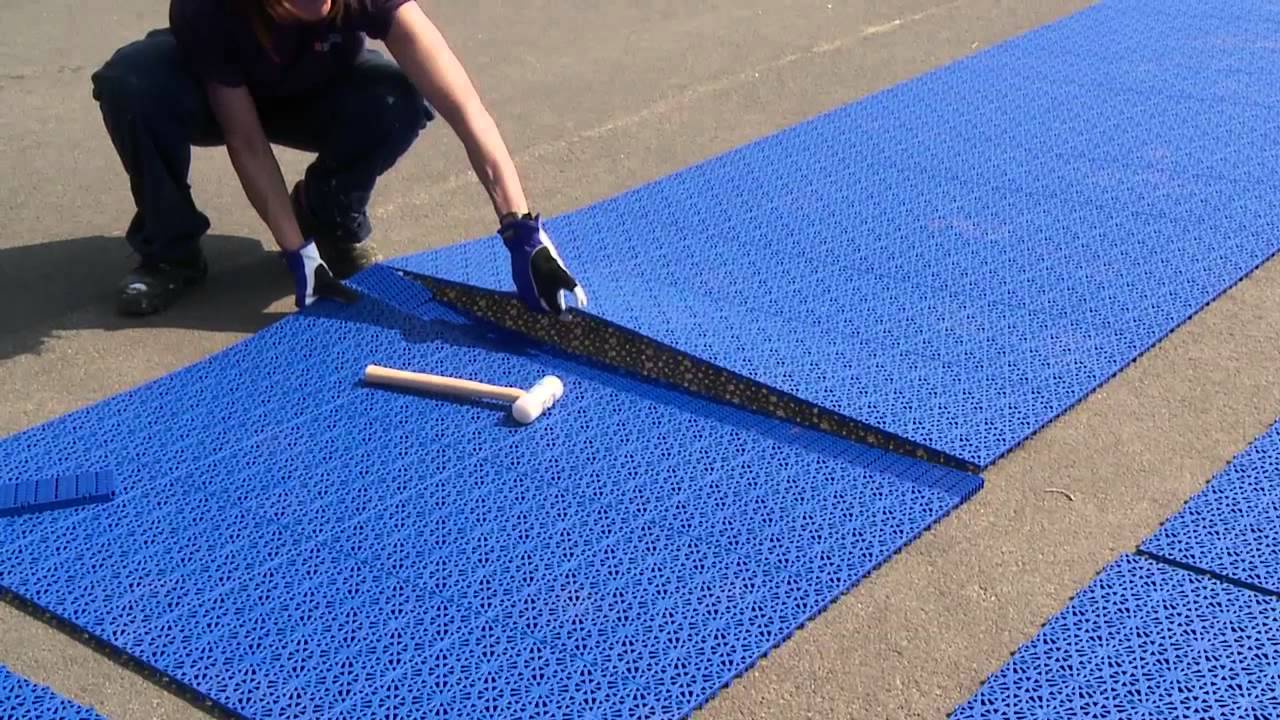 Bergo Multisport court installation - YouTube