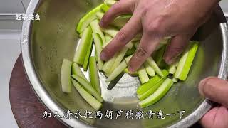 饭桌上最抢手的素菜，炝炒西葫芦，简单好吃超下饭 春天饭桌上最抢手的素菜，炝炒西葫芦，太香了经济实惠，简单好做#西葫芦 #家常菜 #我是美食创作者