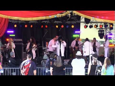 COG - 'Science Fight' live at Voodoo Music Fest 2010