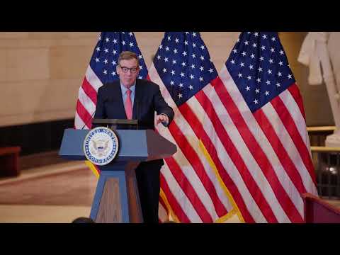 Senator reveals new statue honoring school integration