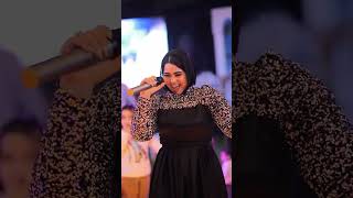 اغنيه انا ابيع الدنيا الدنيا عملت مفاجاء لصحبتي ف فرحها       سمعها