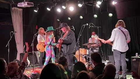 Straight To Hell - Elizabeth Cook with Kevn Kinney...