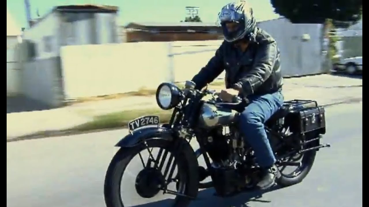 実車の走りに酔い痴れよ 1930 Brough Superior Ss100 Jay Leno S Garage Youtube Lawrence Motorcycle X Cars A Your Life