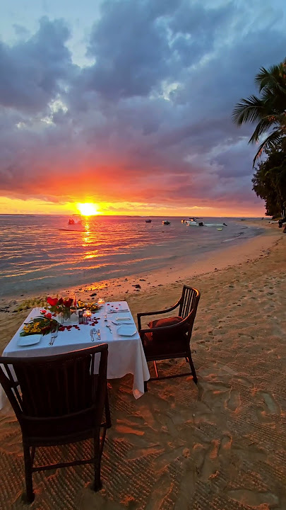 Isn't this the best sunset dinner spot? 🤩 #luxurytravel #mauritius #luxuryresorts #sunset #shorts