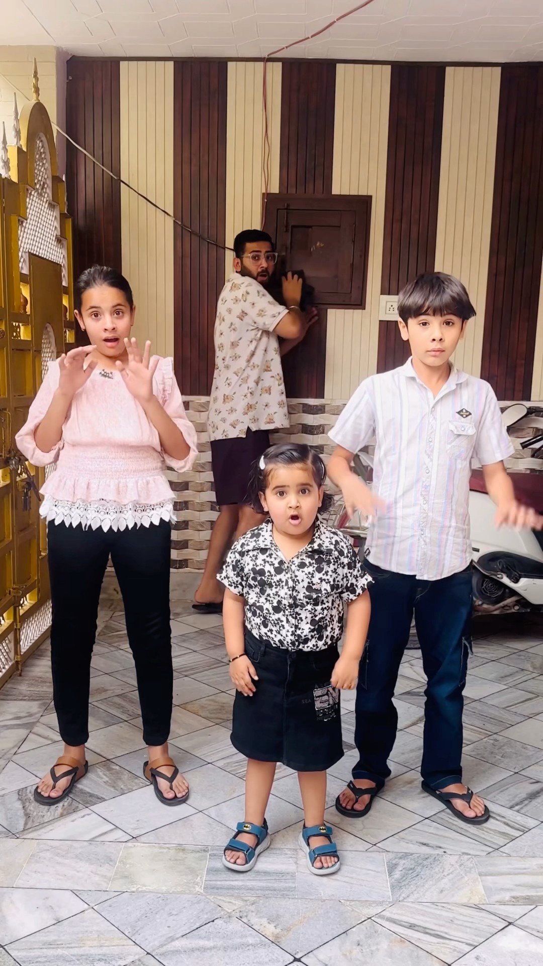 Anaya Or Family Dekho Kiske Sath Dance Kar Rahe Hain ?