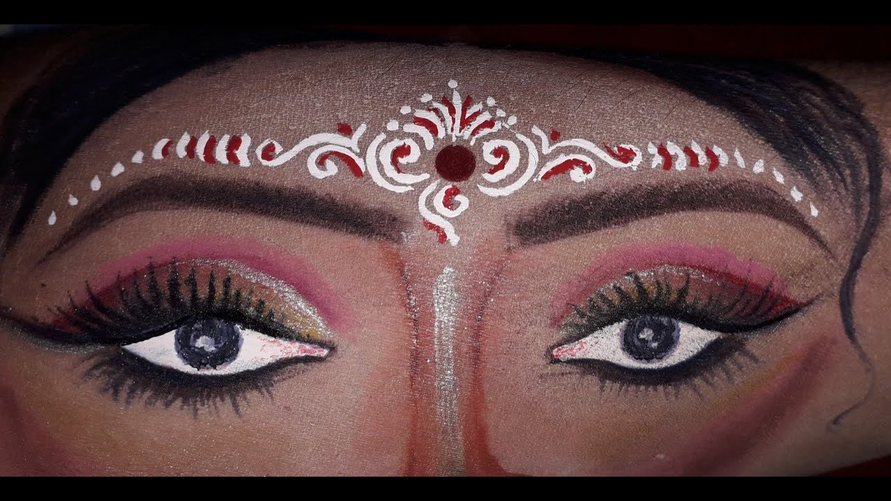 Simple gorgeous chandan design for bride.....