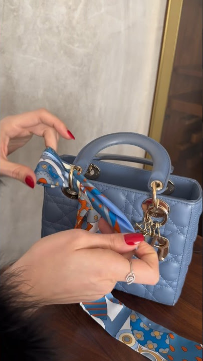 🥁 Ladies, how do you tie a lovely Twilly bow on your stylish Kelly  Pochette? 😉 This little mini Kelly is not only used as a clutch but also  considered