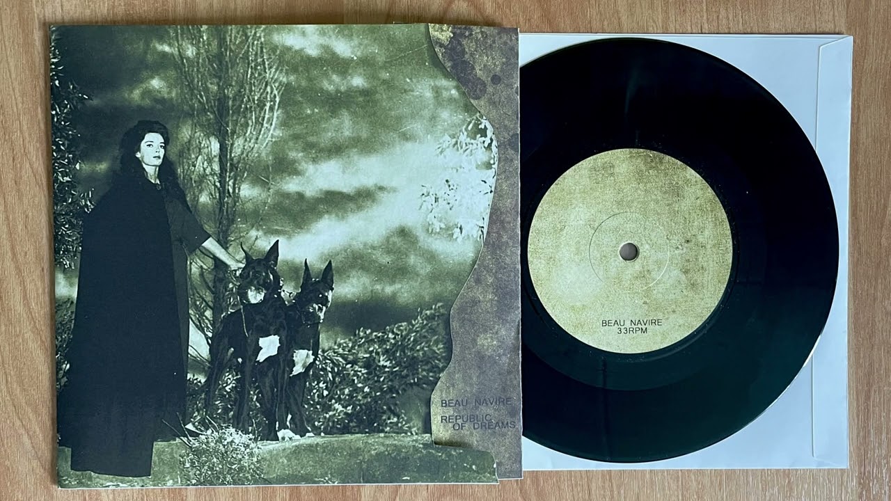 Beau Navire / Republic Of Dreams – Split 7" 2012