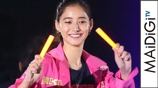 新木優子、元彼命！　特攻服でオタ芸披露　キュートな投げキスも