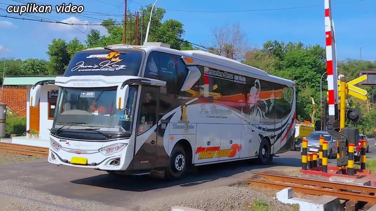 NONTONIN BUS BASURI DI PERLINTASAN KERETA API‼️BUS HARYANTO,TEGUH MUDA GOODWILL, AL FAYYED, DEWI SRI