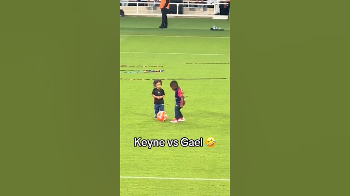 El hermano de Lamine Yamal y el hijo de Raphinha jugando con la pelota